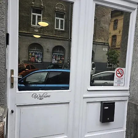 7dab 10 Contactless Self Check-in *